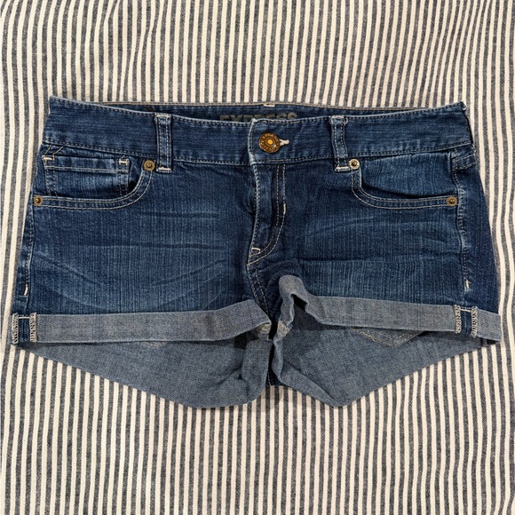 Express Pants - Express Denim Blue Women's Shorts. Size 6.